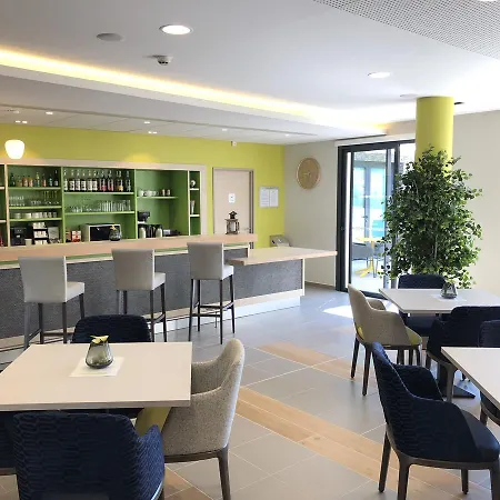 Domitys - Le Castel Du Val Perignat-les-Sarlieve
